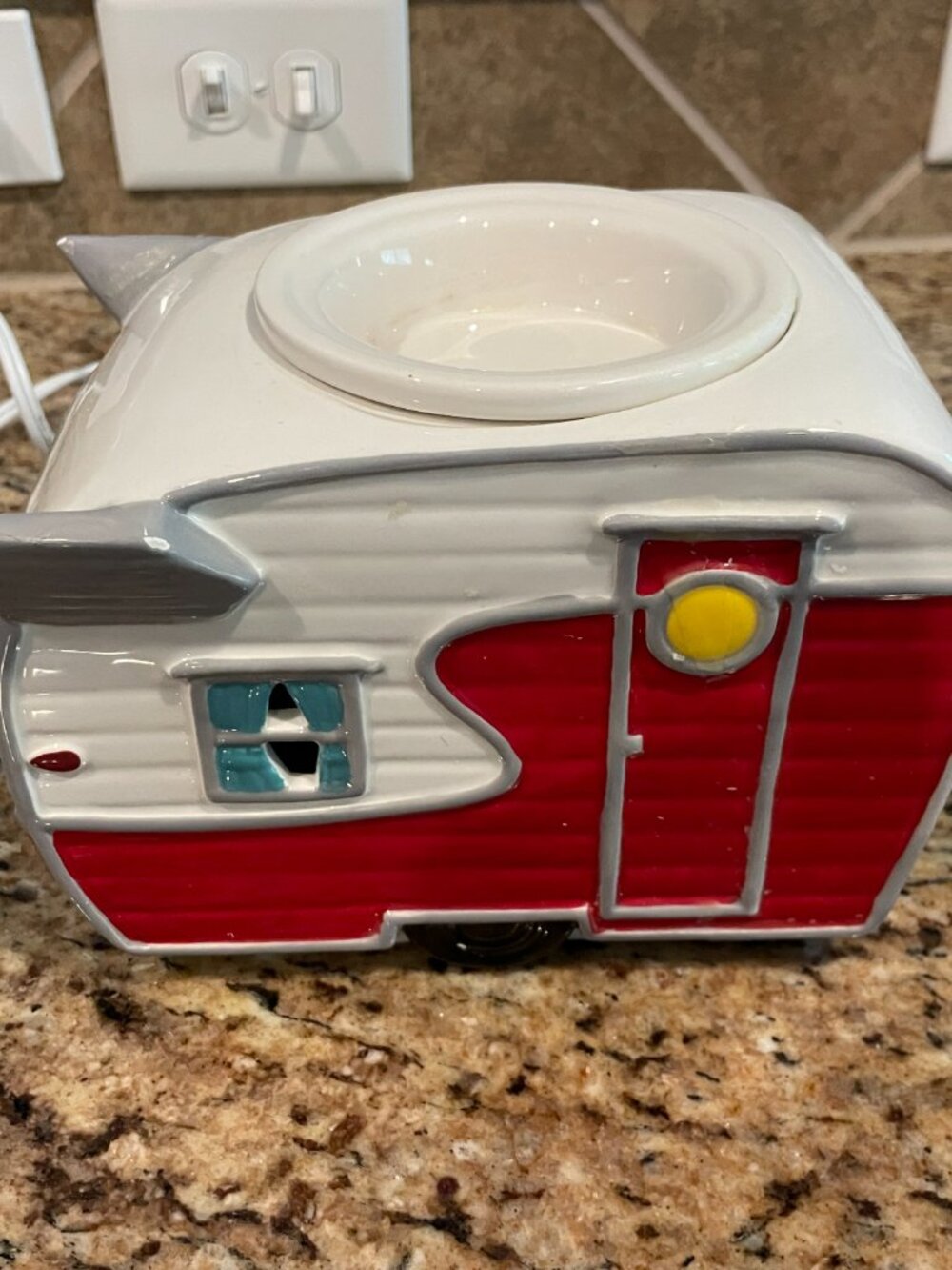 Scentsy Road Less Traveled Retro Camper RV Full Size Wax Warmer Retired!